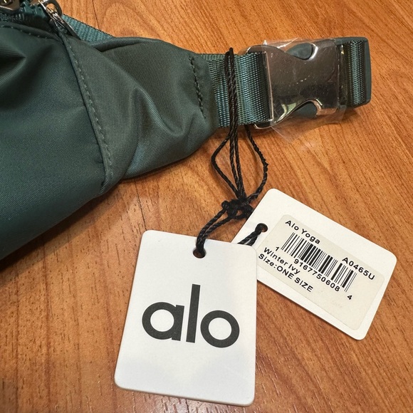 ALO Yoga Explorer Fanny Pack. Brand New never used. - Picture 3 of 6